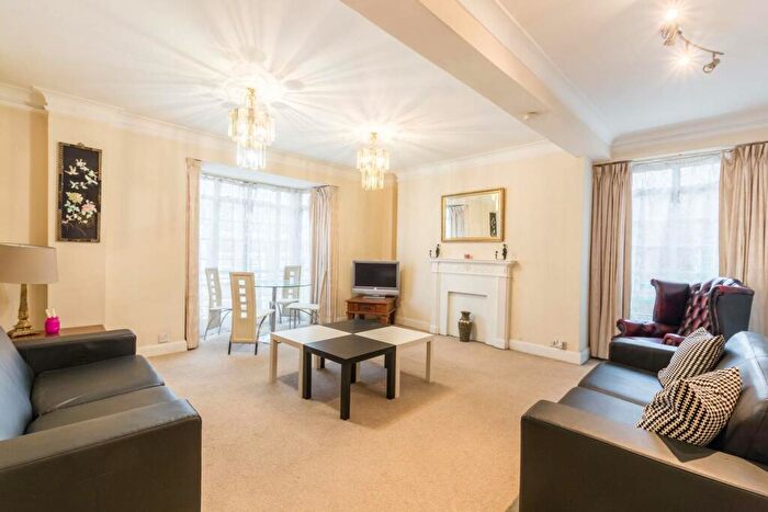 3 Bedroom Flat To Rent In Gloucester Place, Baker Street, London, NW1