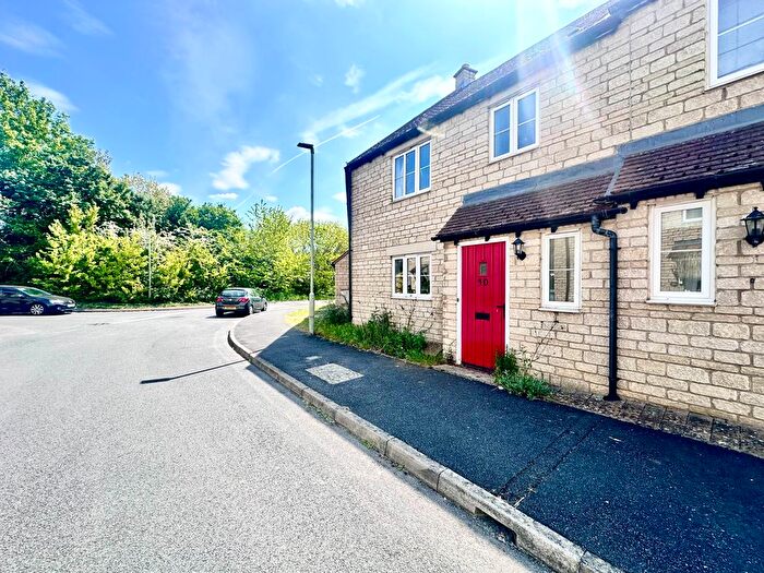 2 Bedroom Property To Rent In Woodrush Gardens, Carterton, OX18