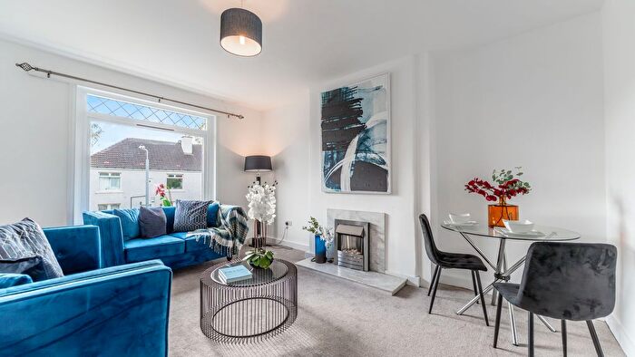 2 Bedroom Flat For Sale In Glanderston Drive, Knightswood, Glasgow, G13