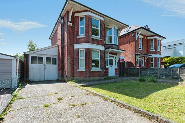 4 Bedroom Detached House For Sale In Charminster Avenue, Bournemouth, BH9