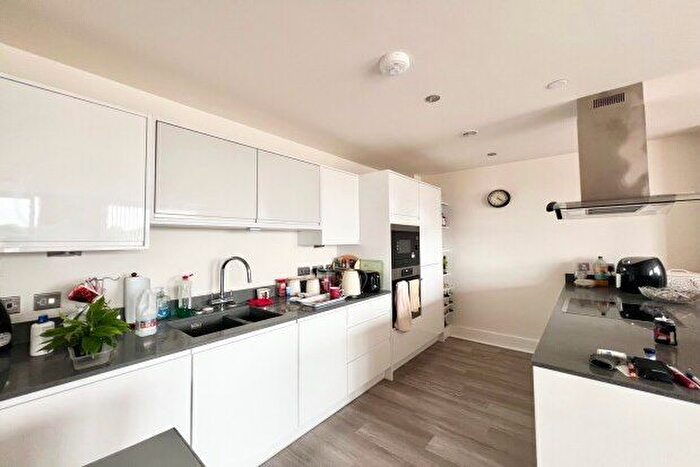 2 Bedroom Flat To Rent In Wilmot Lane, Nottingham, NG9