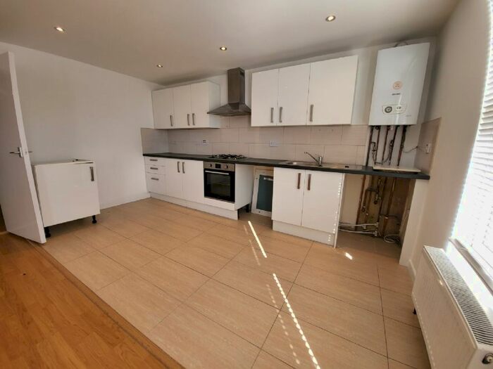 2 Bedroom Flat To Rent In Brook Road, Thornton Heath, CR7