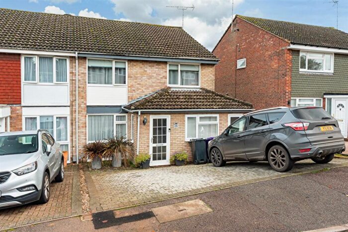 4 Bedroom End Of Terrace House For Sale In Orchard Way, Knebworth, SG3