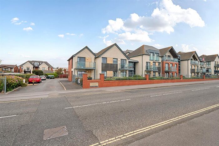 1 Bedroom Flat For Sale In Marine Parade East, Lee-On-The-Solent, PO13
