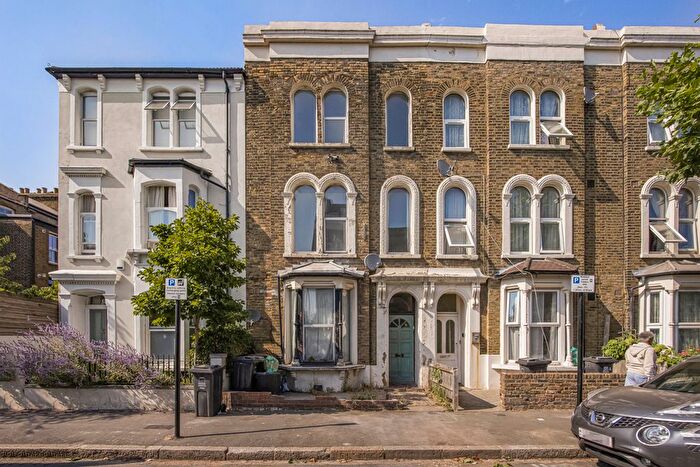 3 Bedroom Flat To Rent In Glenarm Road, London, Hackney, Clapton, E5