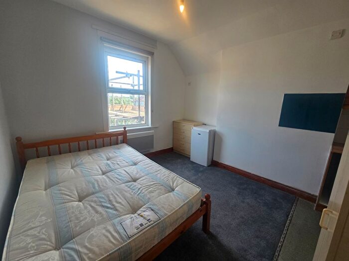 Studio To Rent In London Road, Tooting, SW17