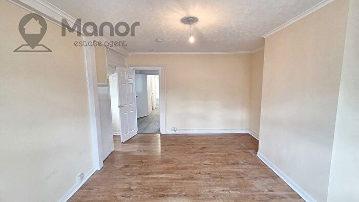 3 Bedroom Semi-Detached House To Rent In Green Street, Enfield, EN3