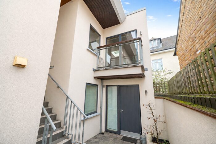 1 Bedroom Flat For Sale In Elmgrove Mews, Weybridge, KT13