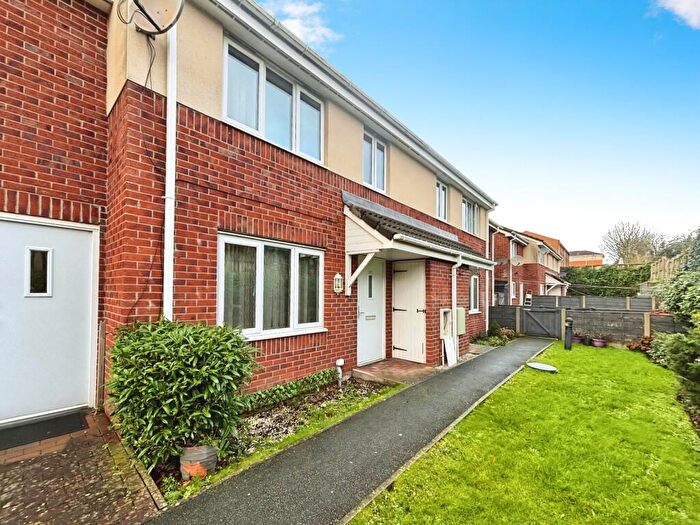 2 Bedroom Terraced House For Sale In Carrfield, Hyde, Greater Manchester, SK14