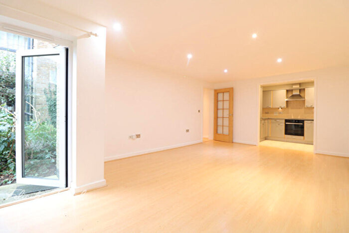 2 Bedroom Apartment To Rent In Meadowcourt Road, London, SE3