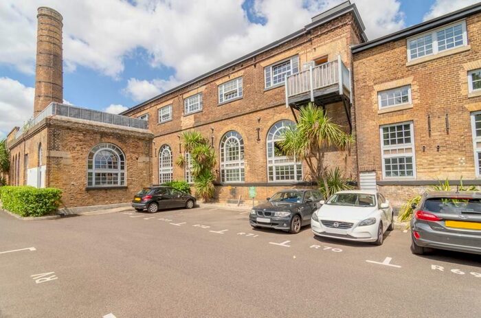 1 Bedroom Flat To Rent In Elvet Avenue, Gidea Park, Romford, RM2