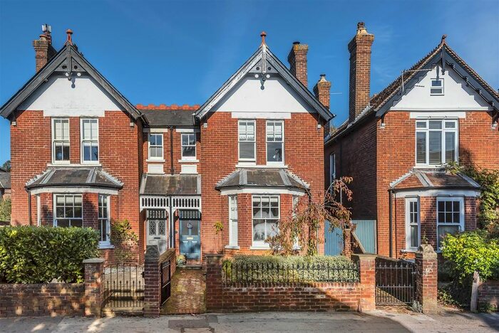 3 Bedroom Semi-Detached House To Rent In Station Road, Petersfield GU32