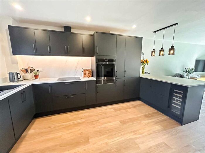 3 Bedroom Town House For Sale In Church View, Nottingham, NG11