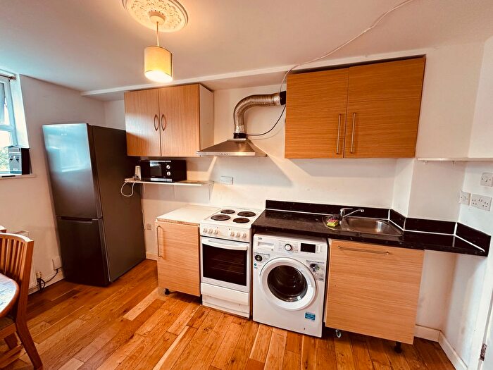 Studio To Rent In Holloway Road, London, N7