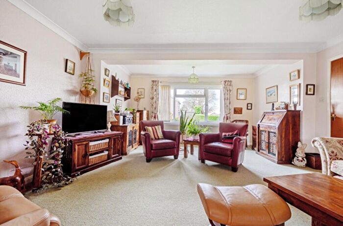 4 Bedroom Detached House For Sale In Worcester Road, Chichester, PO19