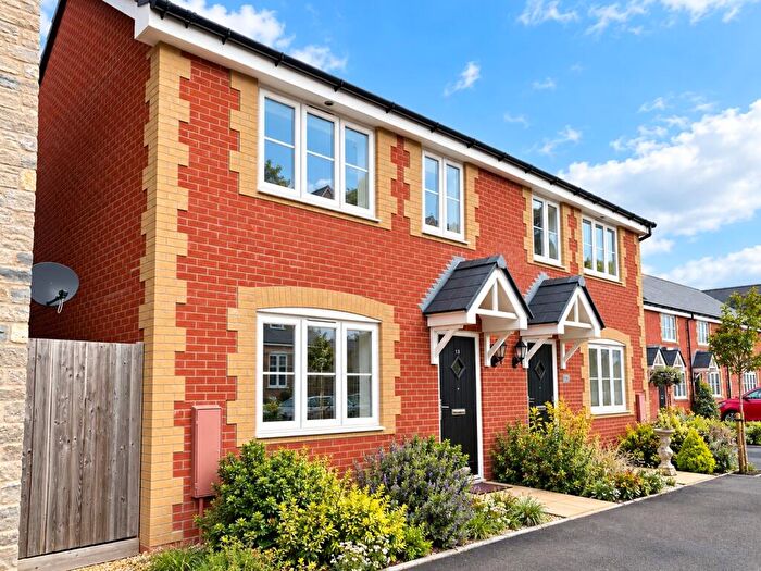 3 Bedroom Semi Detached House For Sale In Glovers Road, Stalbridge, Sturminster Newton, DT10