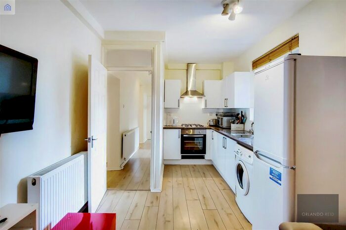 2 Bedroom Flat To Rent In Tilson Gardens, London, SW2