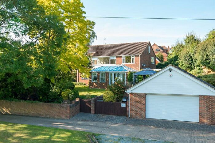 4 Bedroom Detached House For Sale In South Street, Barming, Maidstone, ME16