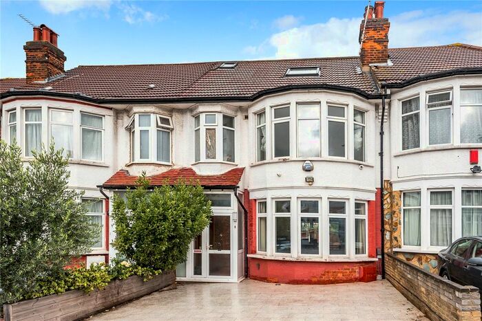 5 Bedroom Terraced House To Rent In Grenoble Gardens, Palmers Green, London, N13