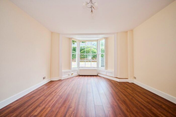 2 Bedroom Flat To Rent In Cliff Road, NW1