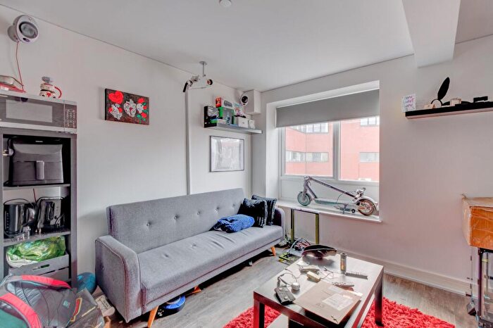 1 Bedroom Apartment For Sale In Unicorn Hill, Redditch, Worcestershire, B97