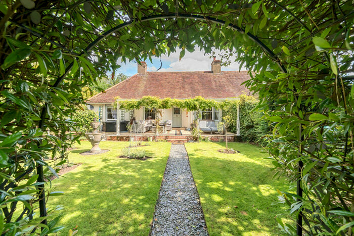 3 Bedroom Bungalow For Sale In Stoke Row Road, Kingwood, Henley-on-Thames, Oxfordshire, RG9