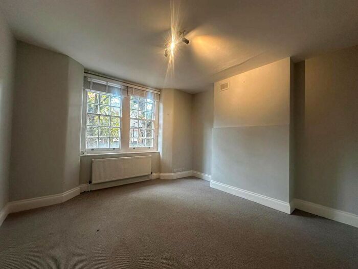 1 Bedroom House To Rent In Merrow Street, Walworth Village, London, SE17