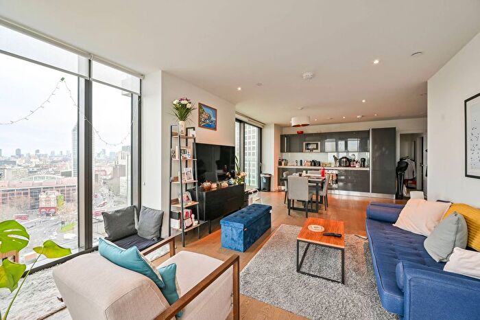 2 Bedroom Flat To Rent In St Gabriel Walk, Elephant And Castle, London, SE1