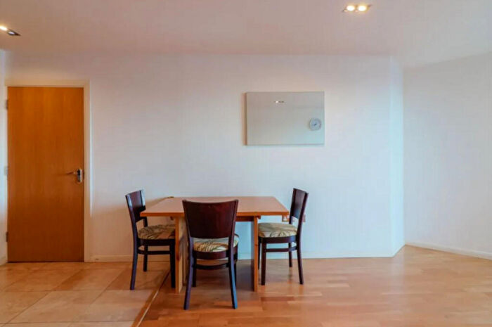 2 Bedroom Apartment To Rent In City Tower, Limeharbour, E14