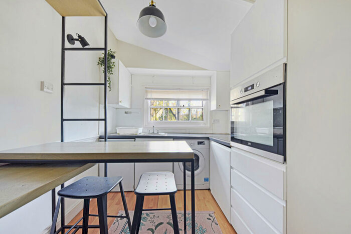 Flat To Rent In Caledonian Road, Kings Cross, N1