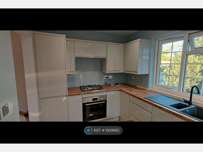 2 Bedroom Flat To Rent In Westholme Gardens, Ruislip, HA4