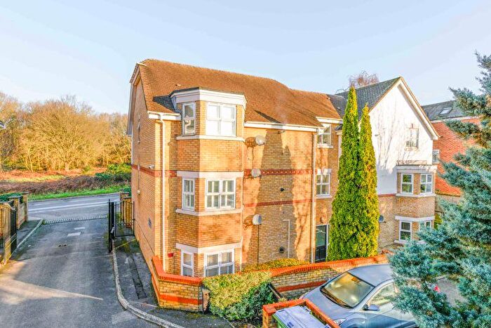 2 Bedroom Flat To Rent In Lyster Mews, Cobham, KT11