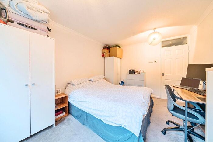 2 Bedroom Flat For Sale In Cardwell Crescent, Sunninghill, SL5