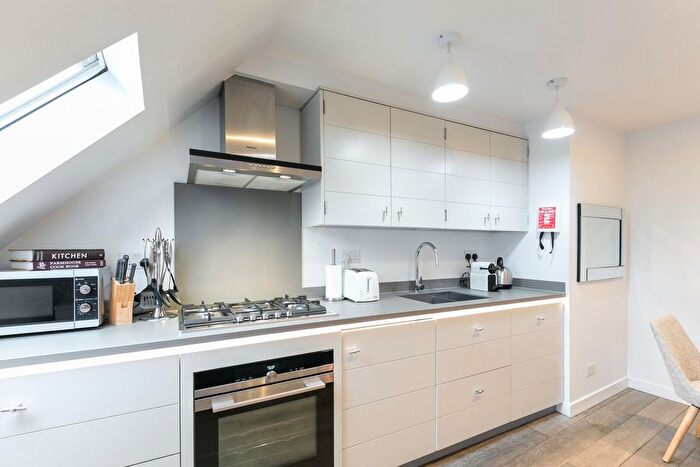 2 Bedroom Flat To Rent In Rathbone Place, London, W1T