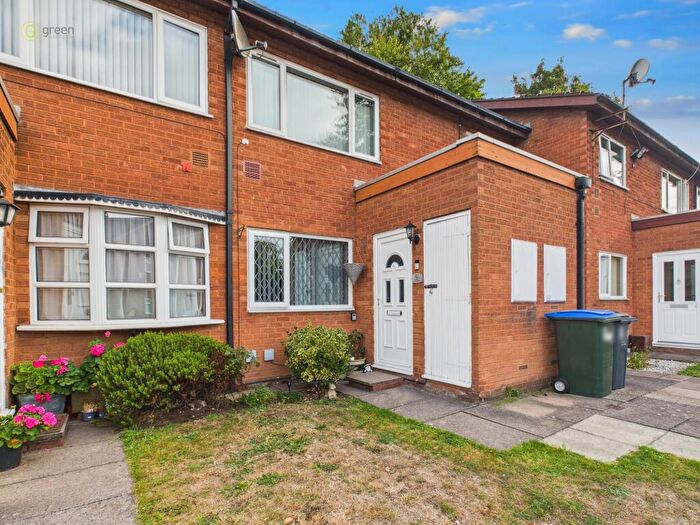 2 Bedroom Maisonette For Sale In High Beeches, Great Barr, Birmingham, B43