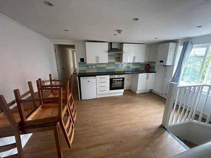 3 Bedroom Flat To Rent In High Road, London, N17