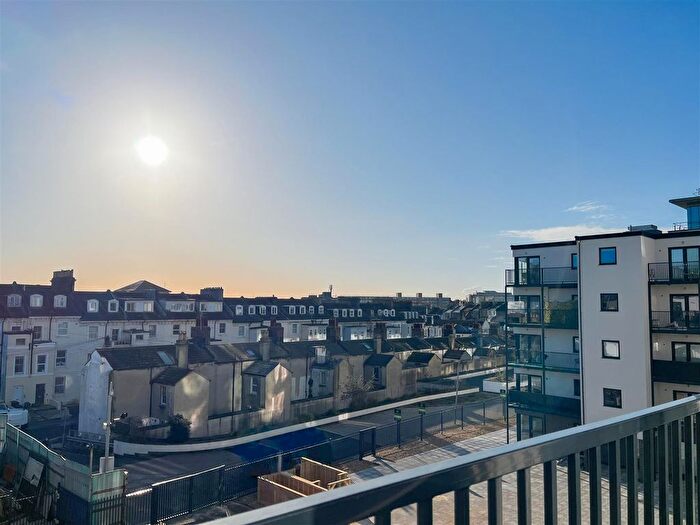 2 Bedroom Flat To Rent In Flat, Martin Court, Hastings, TN34