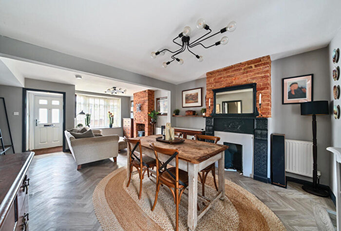 2 Bedroom Maisonette For Sale In Priory Road, Reigate, RH2