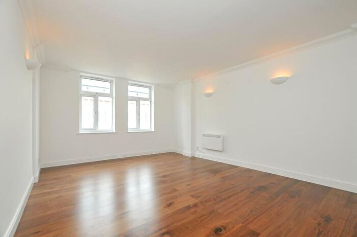 2 Bedroom Flat To Rent In Stoke Newington High Street, Stoke Newington, N16