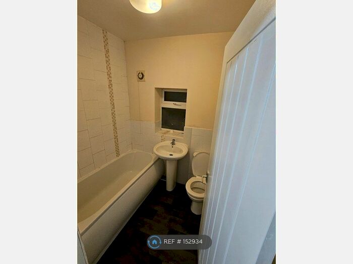 2 Bedroom End Of Terrace House To Rent In Wolverhampton, Wolverhampton, WV2