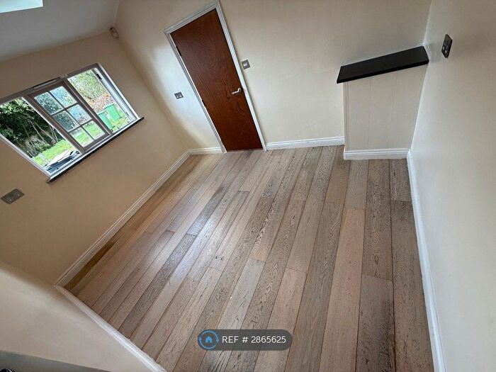 2 Bedroom Flat To Rent In High Road, Chigwell, IG7