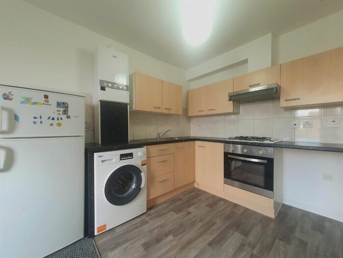 2 Bedroom Flat To Rent In High Street, Brent, London, NW10