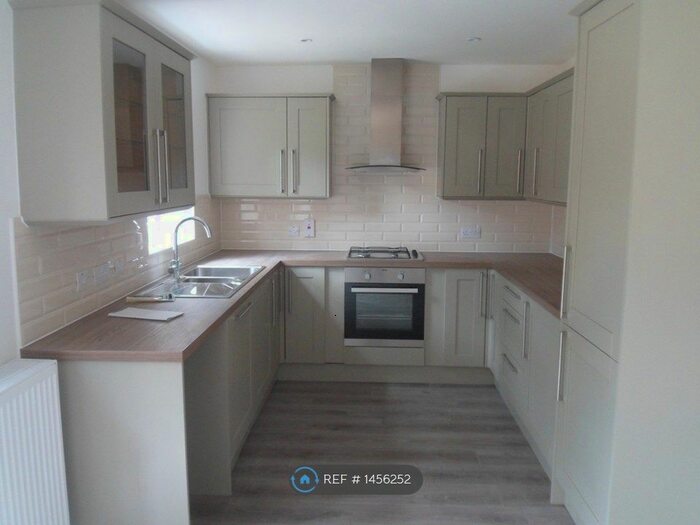 5 Bedroom Semi-Detached House To Rent In Bristol, Bristol, BS16