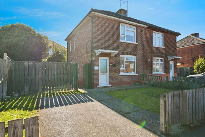 2 Bedroom Semi-Detached House For Sale In Farthing Avenue, Scunthorpe, DN15