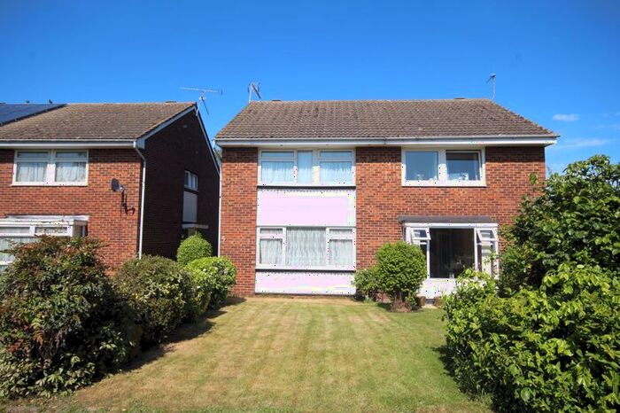 3 Bedroom Semi-Detached House For Sale In Molescroft Way, Tonbridge, TN9