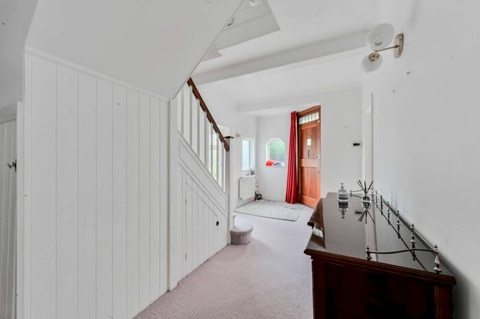 6 Bedroom Detached House For Sale In The Drive, Bounds Green, London, N11