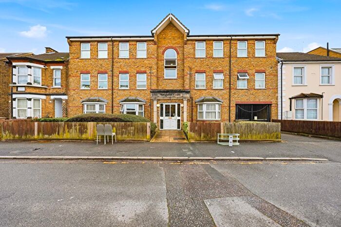 1 Bedroom Flat For Sale In Ingersoll Road, Enfield, EN3