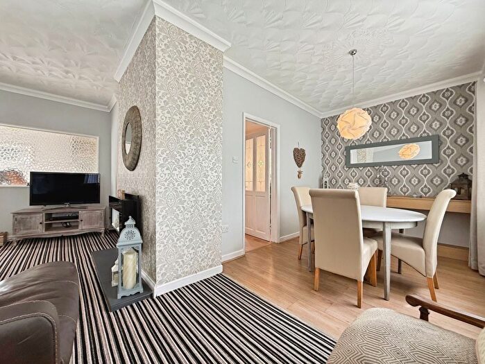 3 Bedroom Detached Bungalow For Sale In Glynhir Road, Pontarddulais, Swansea, West Glamorgan, SA4