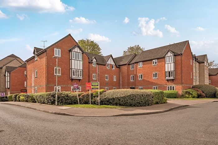 2 Bedroom Flat For Sale In Radnor House, Rembrandt Way, Reading, RG1