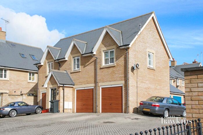 2 Bedroom Detached House To Rent In Doulton Close, Redhouse, SN25